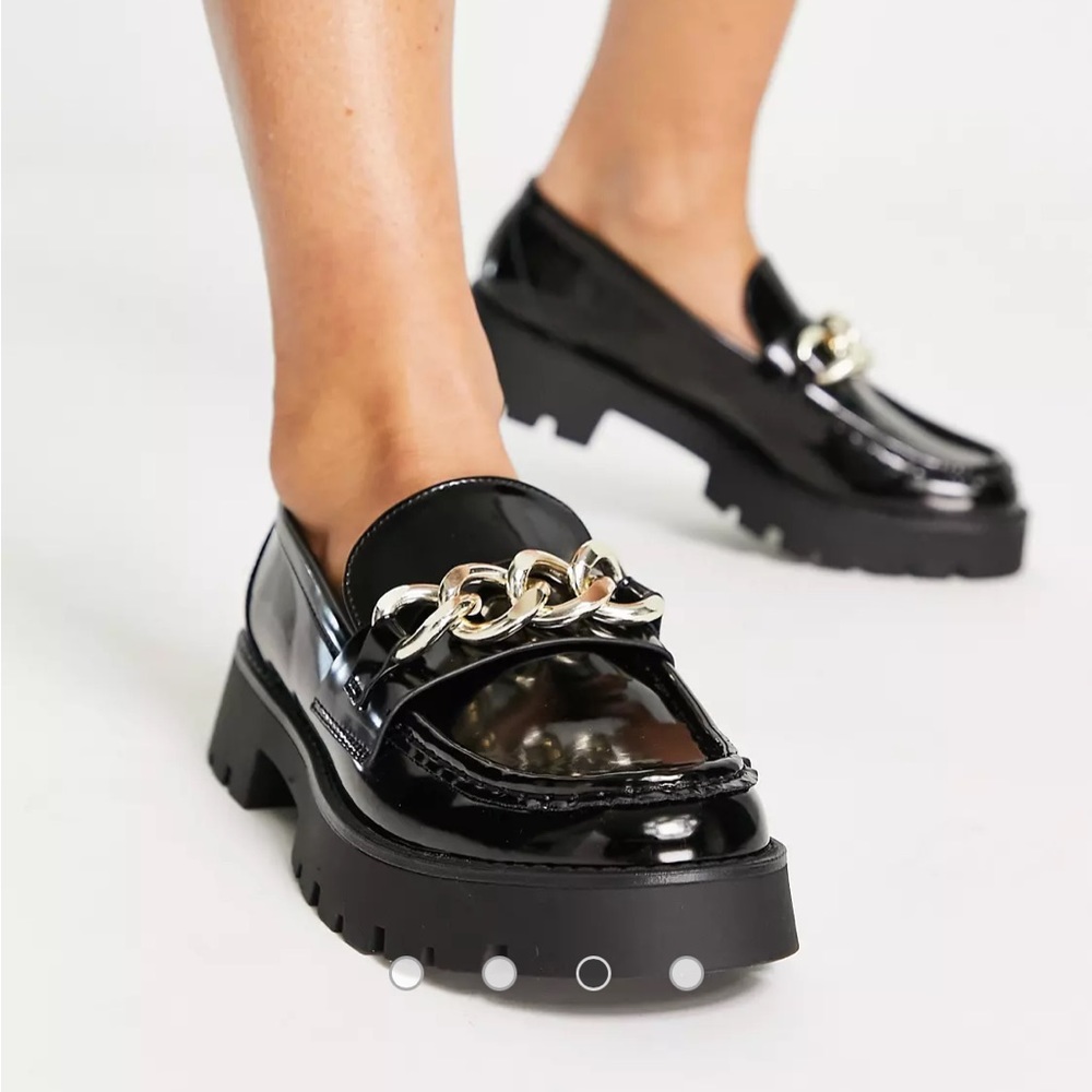 Chunky Loafers in Black (size 9w)